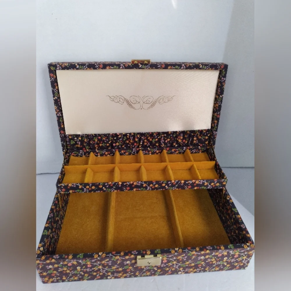Vintage Floral Pattern Jewelry Box with Gold Lock and Velvet Interior Compartmen